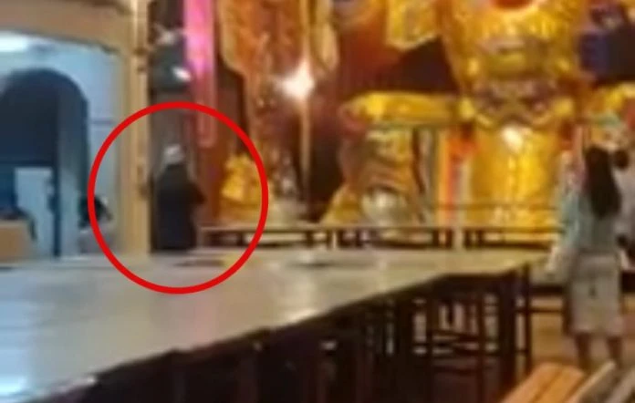 大士爺金身前做穆斯林祈禱召喚　警證實男子患精神失常問題