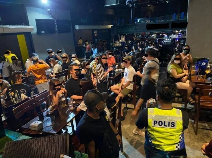 柔警方取締新山區夜店　52人毒品尿檢呈陽性