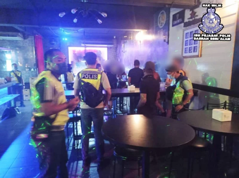 警午夜掃蕩3夜店捕10人