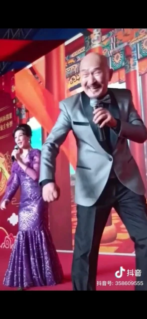 傳投資房市險破產　78歲麥嘉罕有現身拍片