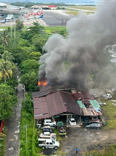 多次爆炸聲 機場旁修車廠大火 燒燬宿舍殃及5車