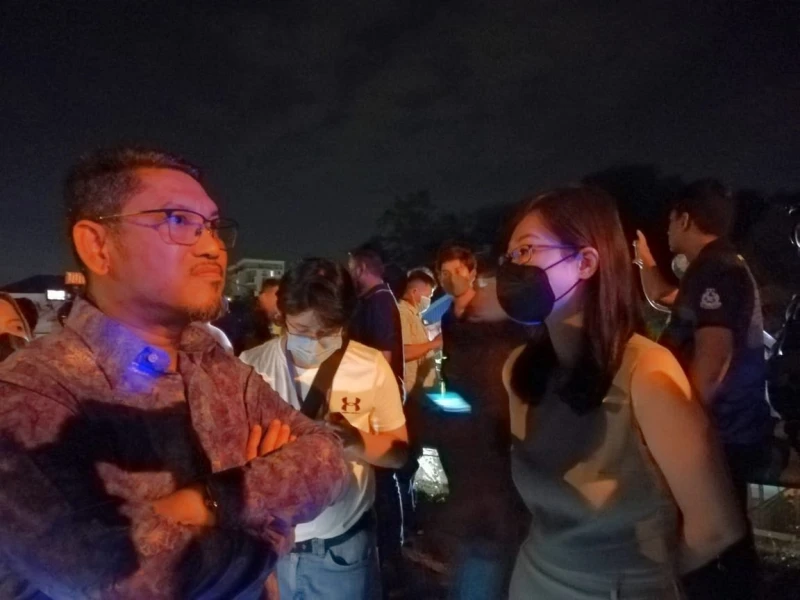 一架小型飛機墜地　死傷未知