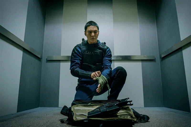 《救命卡特》化身硬漢特工打不停　 周元曝拍攝過程「像上戰場」