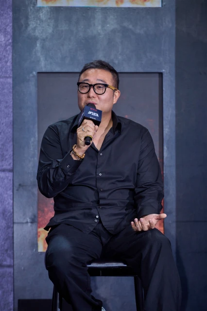 《救命卡特》化身硬漢特工打不停　 周元曝拍攝過程「像上戰場」