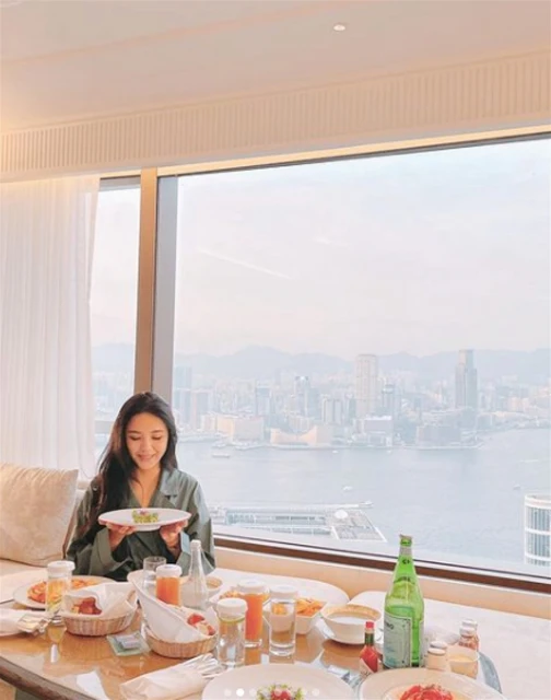 法國享受人生　43歲官恩娜逆齡美照曝光