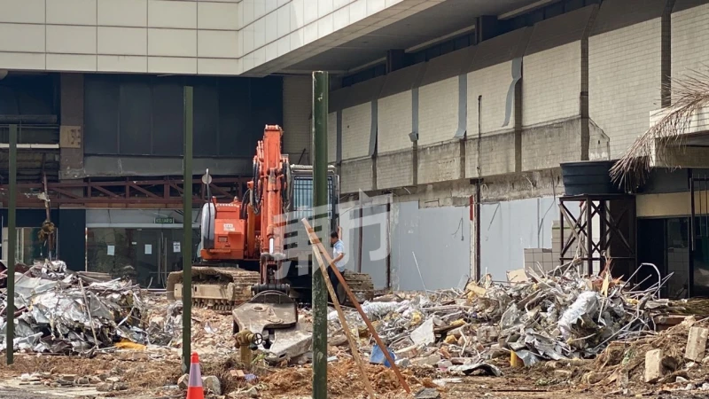 KL最老舊廣場開始拆除！　老顧客見OUG招牌被移走濕了眼眶