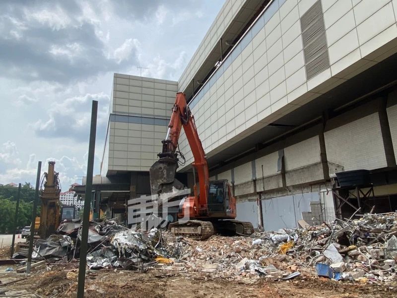 KL最老舊廣場開始拆除！　老顧客見OUG招牌被移走濕了眼眶