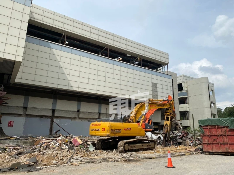 KL最老舊廣場開始拆除！　老顧客見OUG招牌被移走濕了眼眶