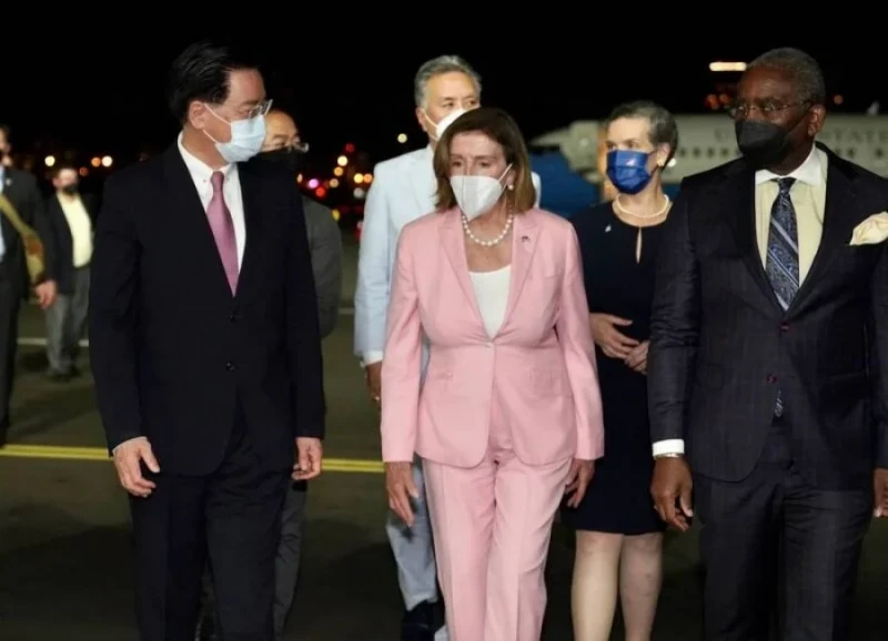 【佩洛西訪台】黃安喊3次不嫁蔡英文 認輸「曬合成婚紗照」