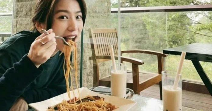 吃義大利面照觸怒中國網民   Hebe田馥甄被指是台獨分子