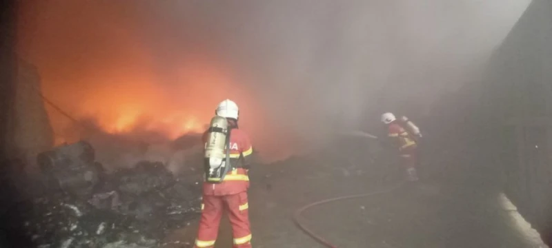 電子回收廠失火　狂燒12小時