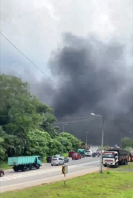 電子回收廠失火　狂燒12小時