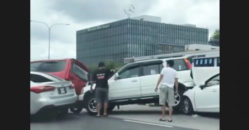 8車連環撞車疊車