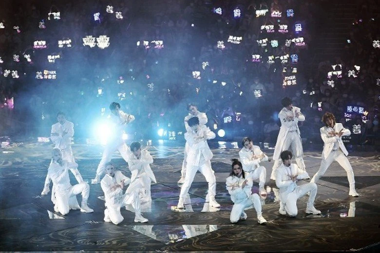 【MIRROR演唱會】傳明年約滿12子解散　姜濤發文闢謠：我們不會放棄