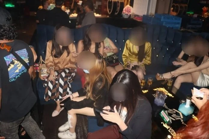 突擊柔佛夜總會　移民局逮捕50人