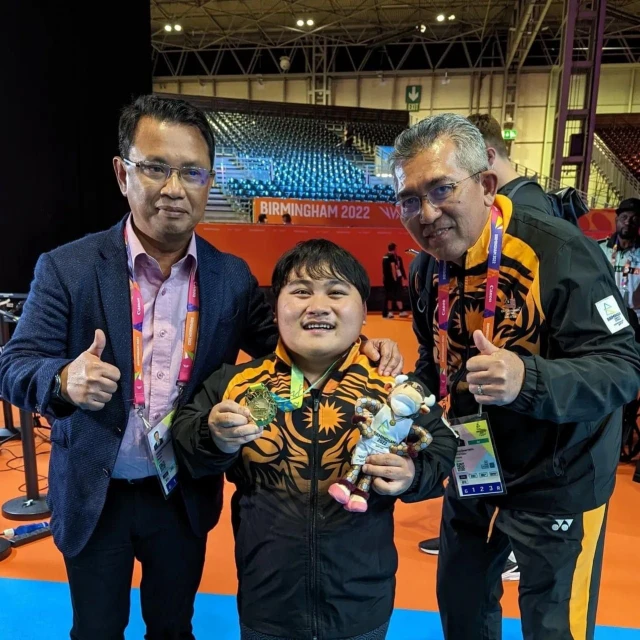 邦尼共運會力量舉重摘金　首相：大馬引以為傲