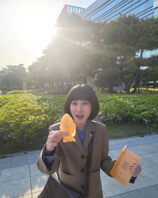 下班路上遭粉絲拉扯　《非常律師禹英禑》朴恩斌暖心反應曝光