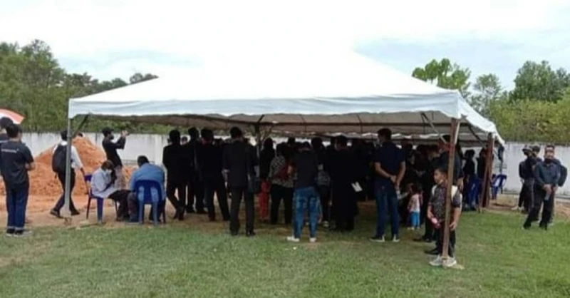 跳橋難民一家三口出殯 親友泣不成聲