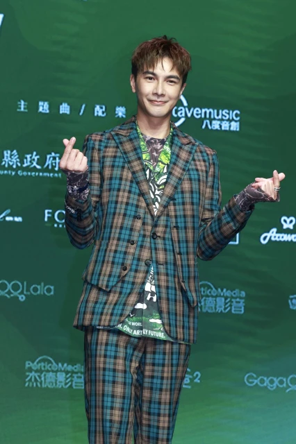 3年沒回大馬　爸爸催謝佳見返鄉「直接買房送他」