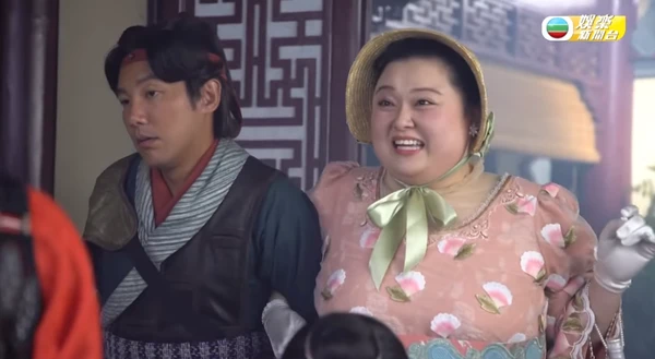 陳嘉佳敷面膜出鏡　網毒舌狠酸：面膜不夠大