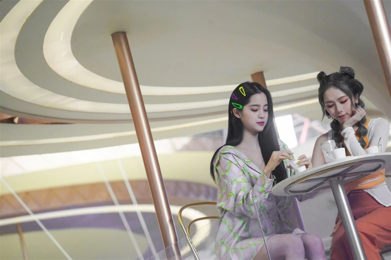 神隱半年砸1600萬重返歌壇　鄧紫棋曬與「新歡」甜蜜照