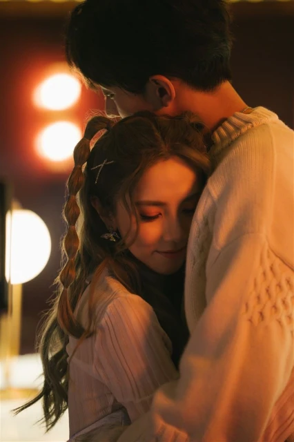 神隱半年砸1600萬重返歌壇　鄧紫棋曬與「新歡」甜蜜照