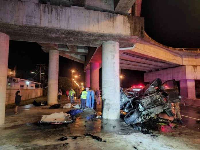 四驅車失控撞高架橋柱  父子女3人斷魂