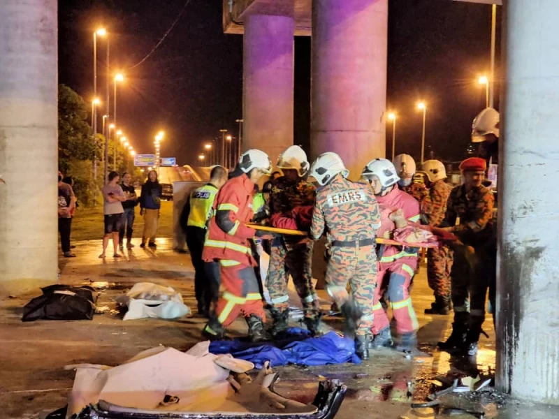 四驅車失控撞高架橋柱  父子女3人斷魂