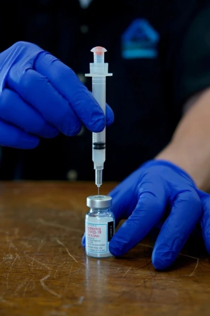 【東方民調】逾半國人願意接種第二劑加強針　抗拒接種主因：擔心副作用