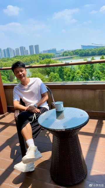 李克勤北上發展身家暴漲　2.3億物業全加老婆名字