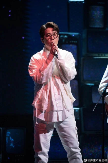 戴「我愛你，中國」口罩自拍　林曉峰獲贊優質偶像！