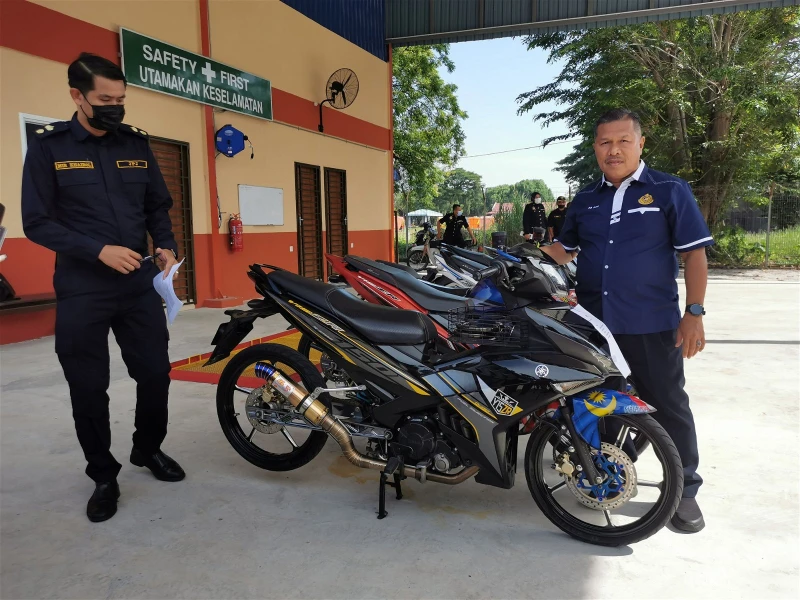 霹陸交局取締非法飆摩哆黨　首8天開706罰單充公17違規摩哆