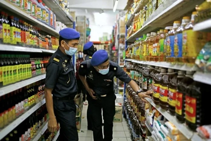 食油頂價34令吉70仙落實首日　17%商家食油售價比頂價更便宜