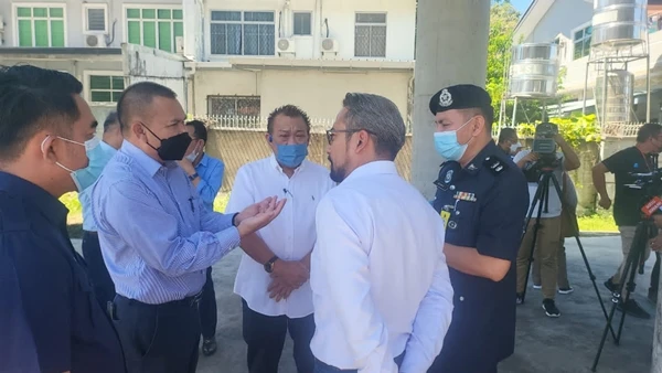 邦莫達：避免再發生意外 高架橋下裝限速警示牌