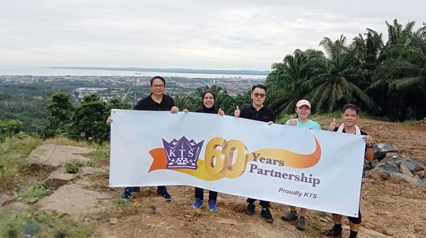 歡慶創業60周年 湖啟德行職員攜眷登山