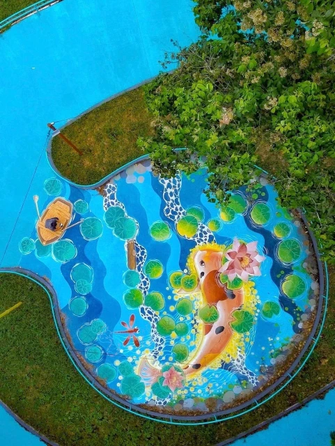 本地2女畫家操刀繪製　根景山園「池魚」栩栩如生