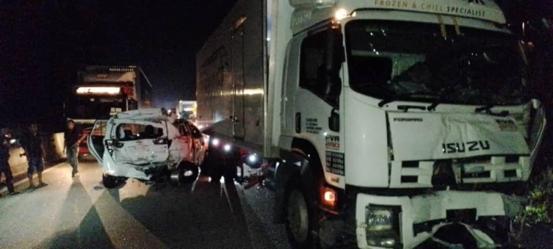 休旅車於南北大道撞上羅里　3男女受困車內獲救出