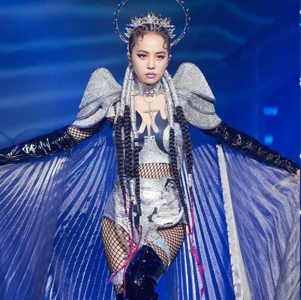 蔡依林一夜脫粉30萬　王心凌楊丞琳夾攻搶后座！