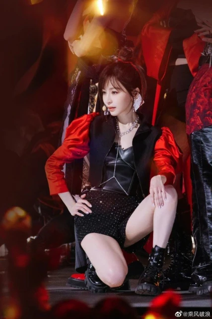 蔡依林一夜脫粉30萬　王心凌楊丞琳夾攻搶后座！