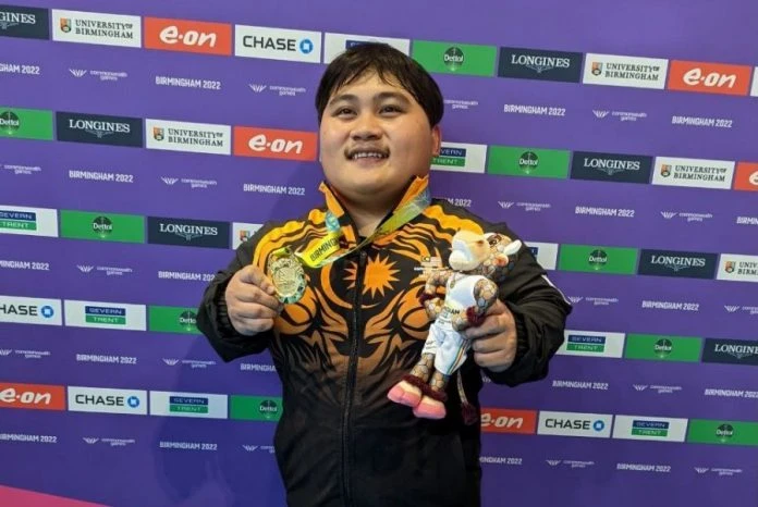 肩膀動手術　波尼料休戰半年