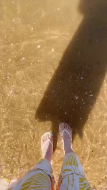 陳自瑤曬沙灘美景　一張倒影照惹網民爭議