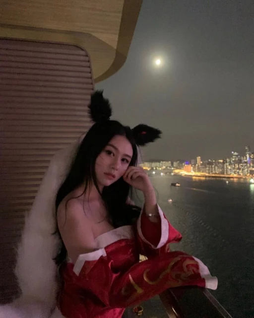 沈月扮「性感九尾狐」美照被翻出　好身材獲贊不輸邱淑貞