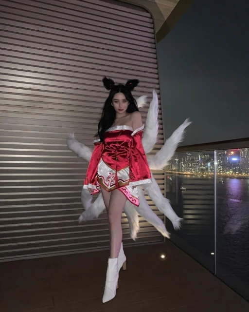 沈月扮「性感九尾狐」美照被翻出　好身材獲贊不輸邱淑貞