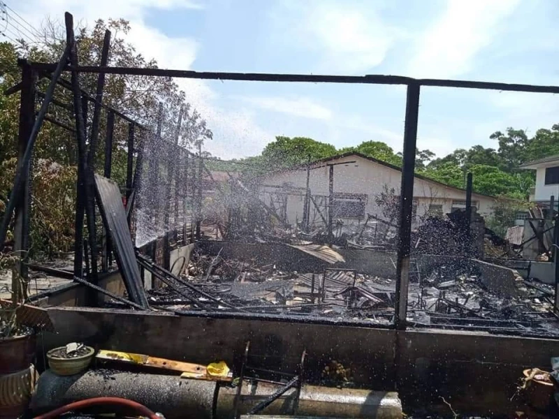 2木屋失火8旬老翁及時逃生　一家養狗不幸葬身災場