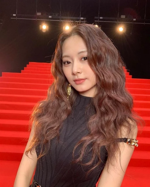 TWICE新歌預告曝光　周子瑜「小成一粒米」引粉絲不滿