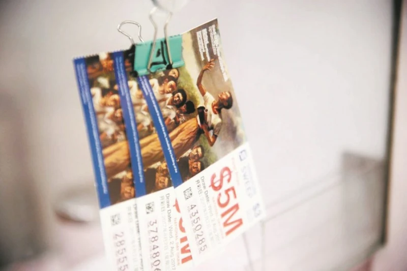 新國國慶彩票掀熱議　網民批印上名畫格格不入