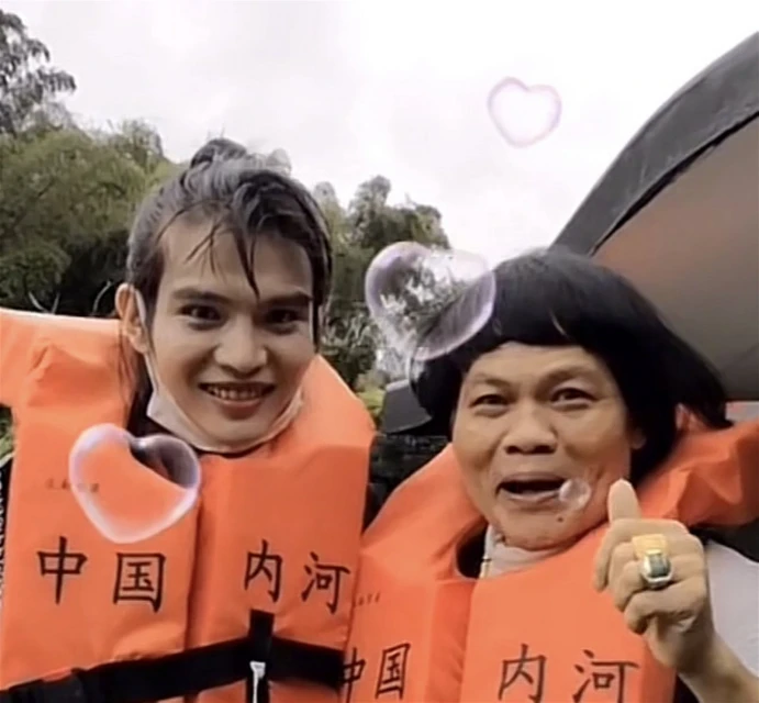 八兩金攜帥兒拍宣傳片　網民調侃「不是親生的」