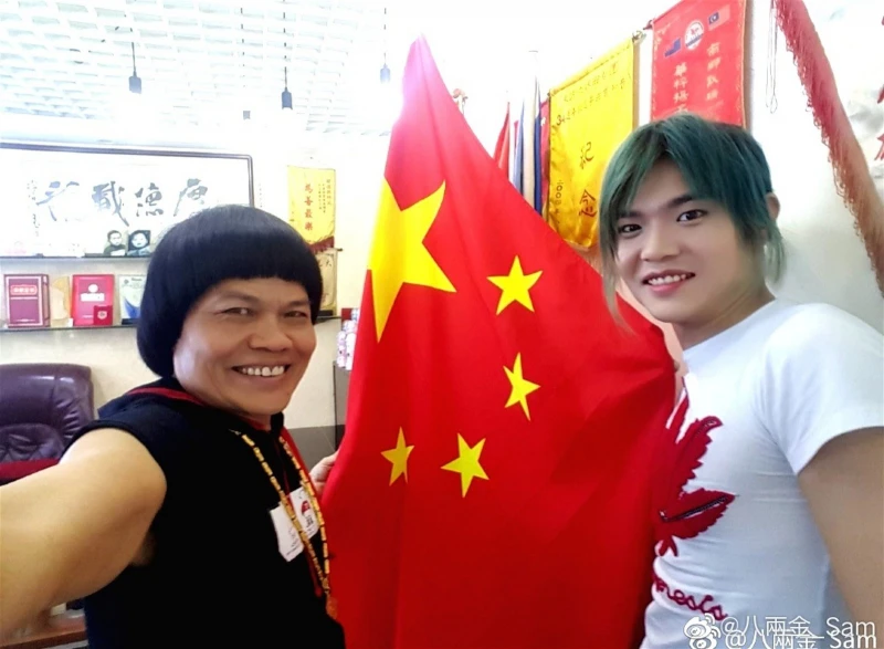 八兩金攜帥兒拍宣傳片　網民調侃「不是親生的」