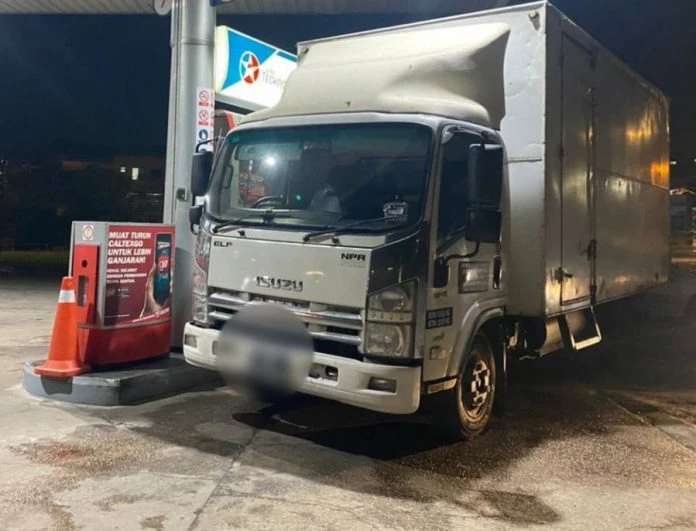 添油形跡可疑引巡警注意　貨車司機圖走私3000公升柴油被捕