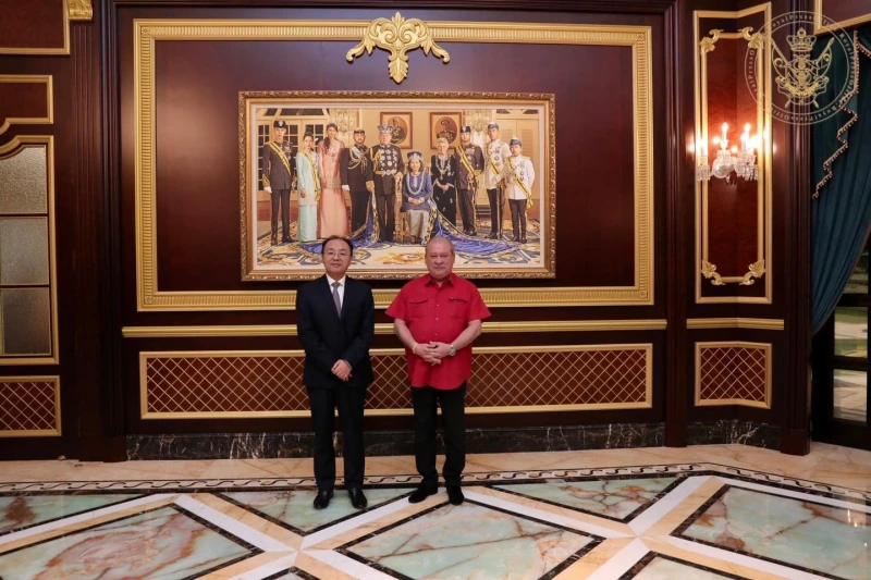 中國駐馬大使南下柔佛　首站覲見柔蘇丹